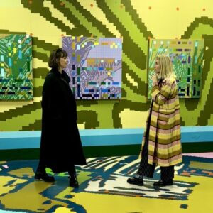 Marie Lahn Adamsen (tv) og Camilla Hessellund fra Marie Lahn på besøg i Gadens Museum. PR-foto.