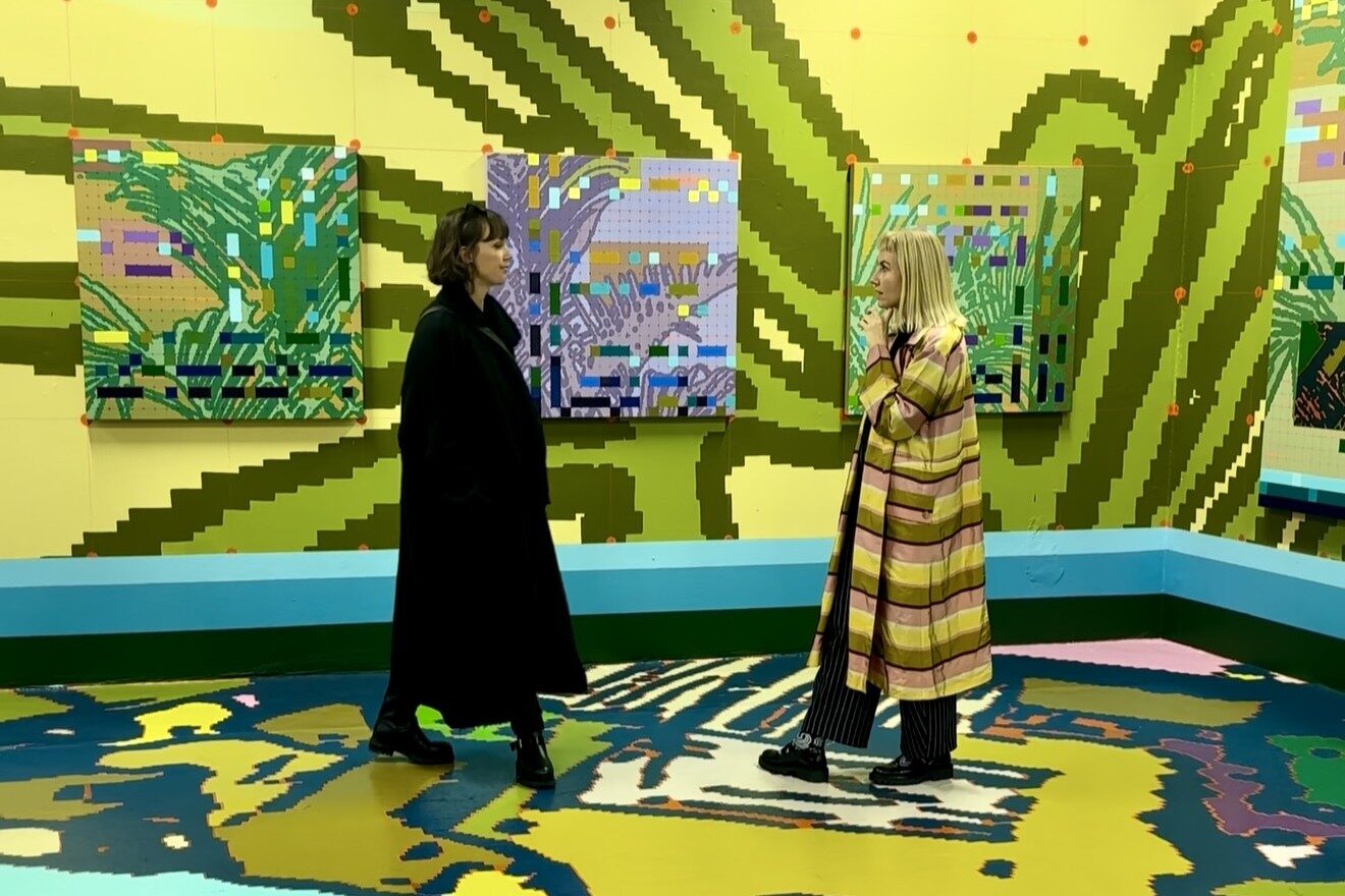 Marie Lahn Adamsen (tv) og Camilla Hessellund fra Marie Lahn på besøg i Gadens Museum. PR-foto.