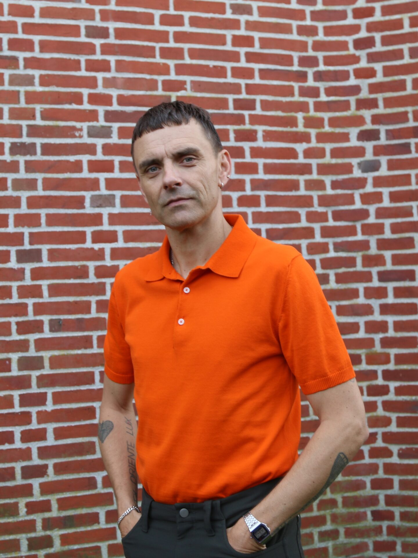 SImon Kvamm foran den karakteristiske murstenskirke i Sædding. Foto: Johnny Tauman.SImon Kvamm foran den karakteristiske murstenskirke i Sædding. Foto: Johnny Tauman.