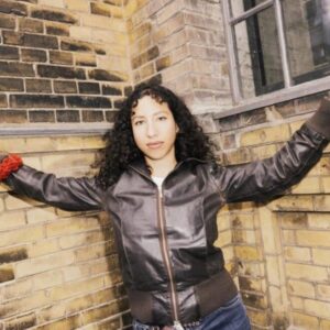 Musiker og sanger Melodi Soltani deltager i samtalen efter filmen og deler sin personlige historie om kvinders rettigheder i Iran. Foto: THE WHY Foundation.