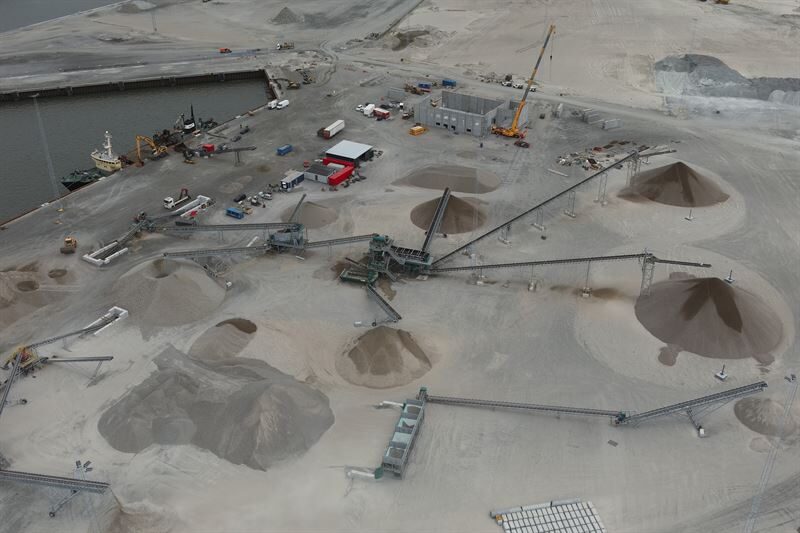 Det nye anlæg i Esbjerg gør det muligt at levere op mod 1,2 millioner tons råstoffer om året til bygge- og anlægsbranchen. Foto: NCC.