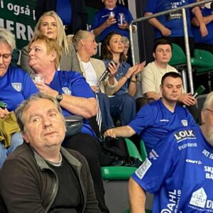 Fanklubben Blue Vikings var afsted med egen bus. Foto: Johnny Tauman.