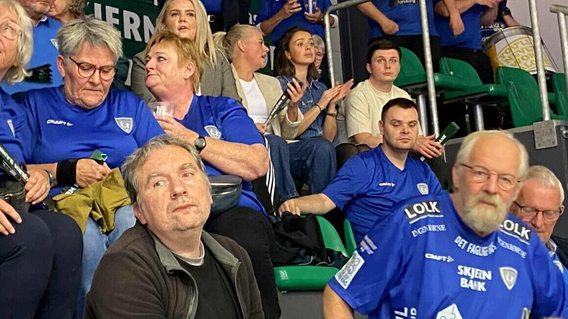 Fanklubben Blue Vikings var afsted med egen bus. Foto: Johnny Tauman.