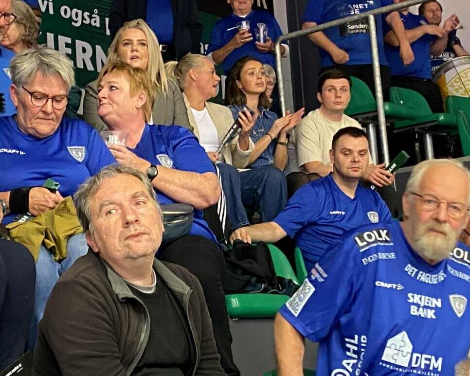 Fanklubben Blue Vikings var afsted med egen bus. Foto: Johnny Tauman.