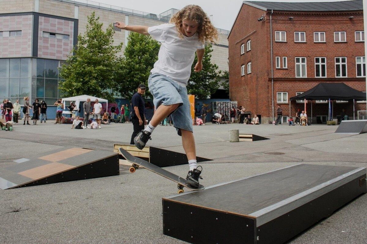 Maria deltog i skateboardkonkurrencen i forbindelse med Spyt og Sprøjt den 2. aug. 2025 på Tobakken. Foto Jonas Lynge Sejerup.