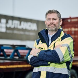 - Ved at lægge de to virksomheder sammen styrker vi vores fokus og løsning på kemikalie salg og kemikaliehåndtering. Det giver os strategiske muligheder, vi ikke har haft før – blandt andet en større produktportefølje, siger Kristian Svarrer, ejer af Harbour Group Holding.