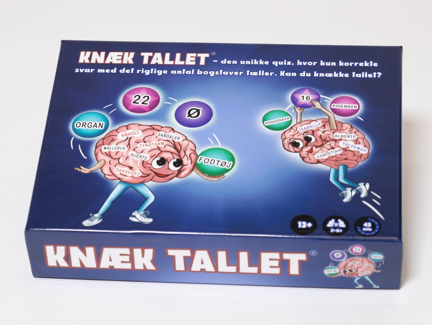 For hvert solgt spil doneres kr. 10,- til Julemærkehjemmene. PR-foto.