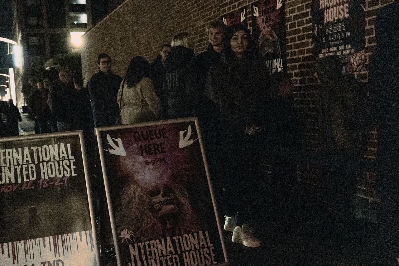 Det gamle TIng- & Arresthus danner ramme om en (u)hyggelig event ... Privatfoto.