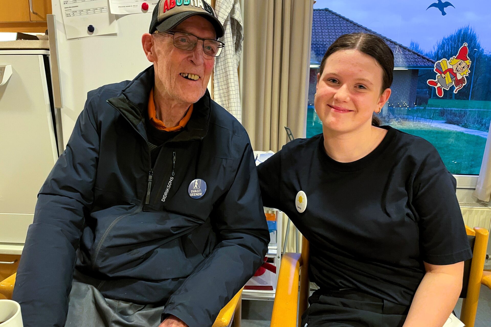 Unge fritidsjobbere skaber livsglæde for beboere på plejehjem og får samtidig øje på nye uddannelsesmuligheder i velfærdsfagene. Foto: Privat.