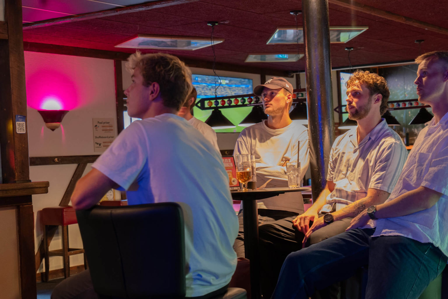 EfB-ledelsen møder onsdag eftermiddag fansene på Stalden. Pressefoto: EfB.