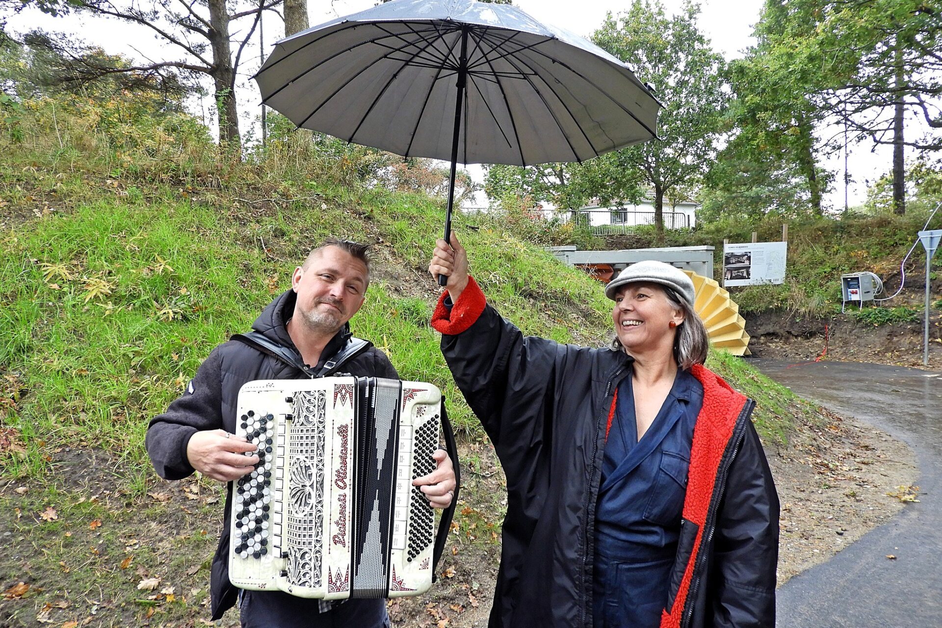 Musikeren Kristian Rusbjerg sørgede for stemningen ved indvielsen torsdag eftermiddag. Foto: Per Benny Paulsen.