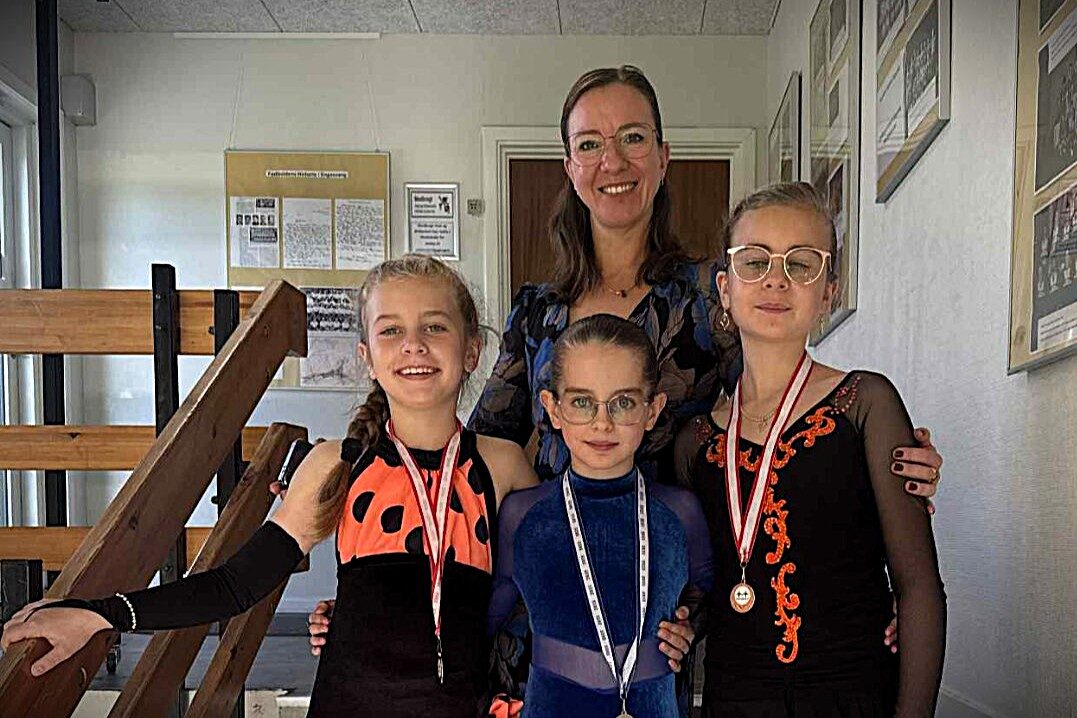 Sofia Surovtseva og Lia Markoc Nielsen på 10 år samt storesøsten Liv Markoc Nielsen, 11 år. Mila Ponomarenko bagerst. Privatfoto.