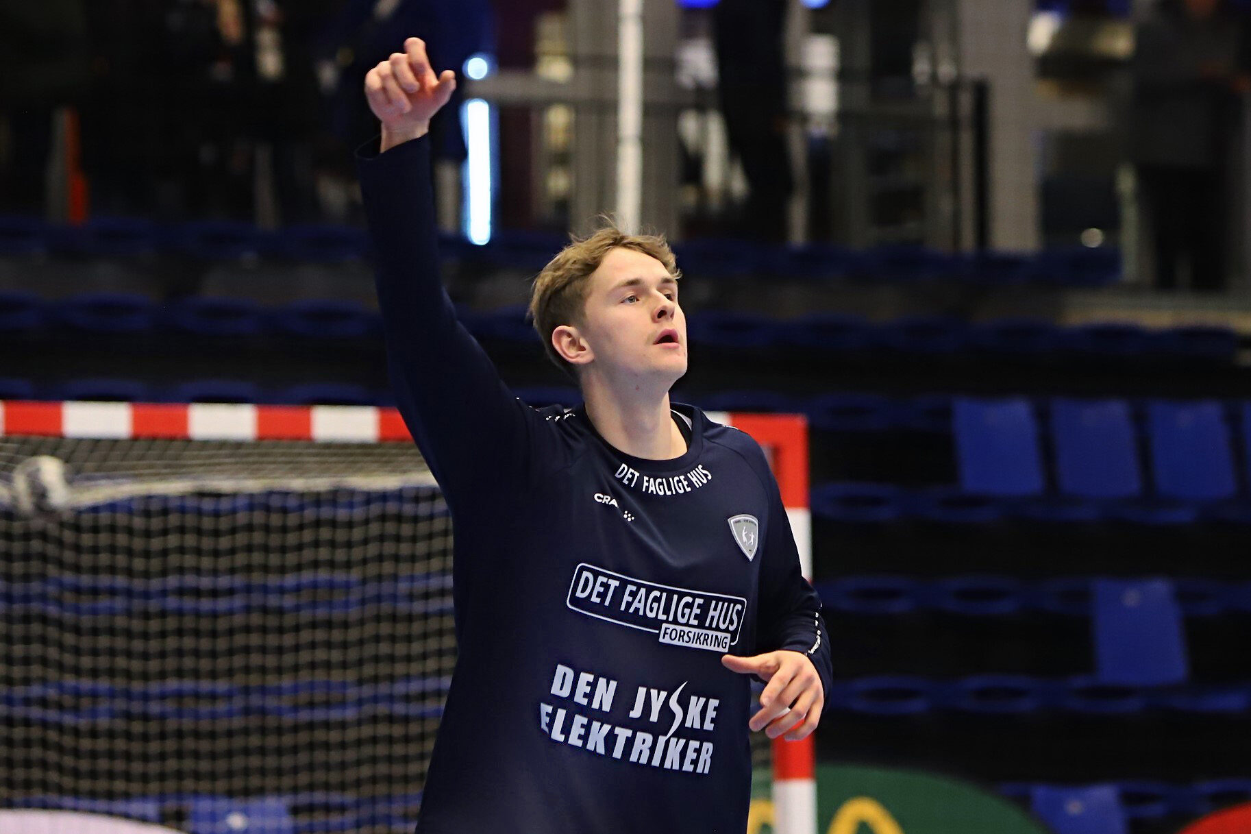 Jacob nød opvarmningen, mens Blue Water Dokken blev fyldt med tilskuere