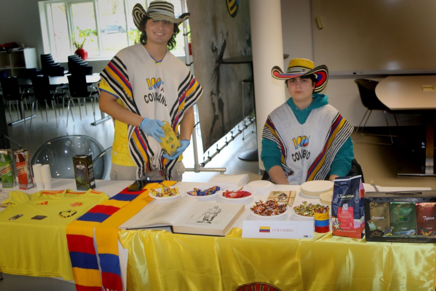 De to colombianere har studeret i Esbjerg i to år. Foto: Johnny Tauman.