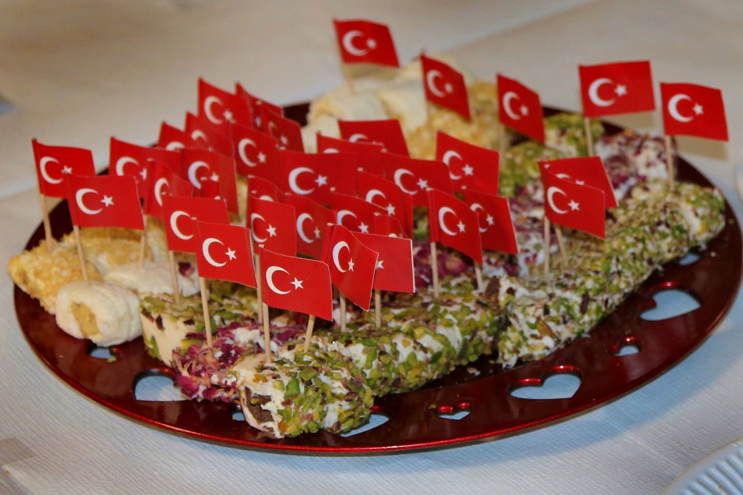 Studerende fra andre uddannelser i Esbjerg var blevet inviteret til festlighederne, der foregik fredag eftermiddag. Foto: Johnny Tauman.