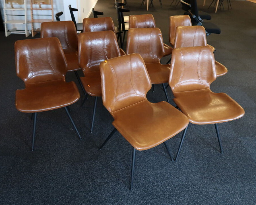 En vinkælder, en ladcykel, tre parasoller og meget, meget mere. 841 lots i alt er på auktion efter Esbjerg Parks konkurs. Foto: dab.
