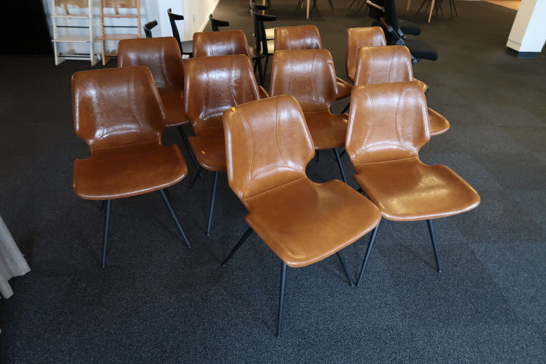 En vinkælder, en ladcykel, tre parasoller og meget, meget mere. 841 lots i alt er på auktion efter Esbjerg Parks konkurs. Foto: dab.