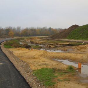 Den asfalterede vej slynger sig gennem området. Foto: Johnny Tauman.