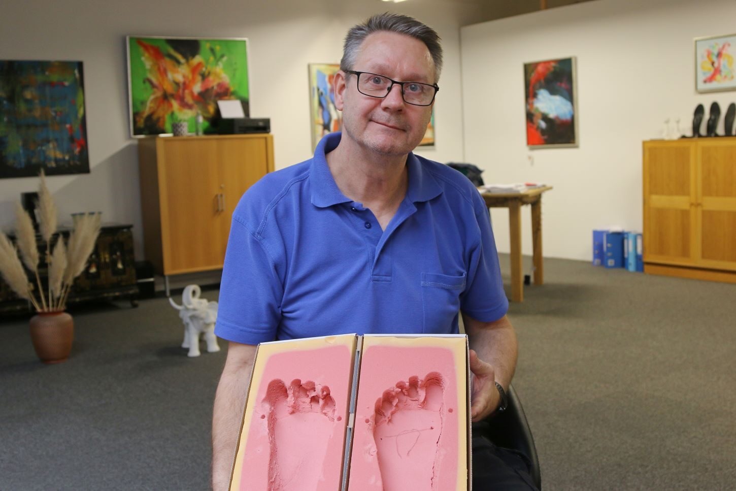 Andreas med forme. Foto: Johnny Tauman.