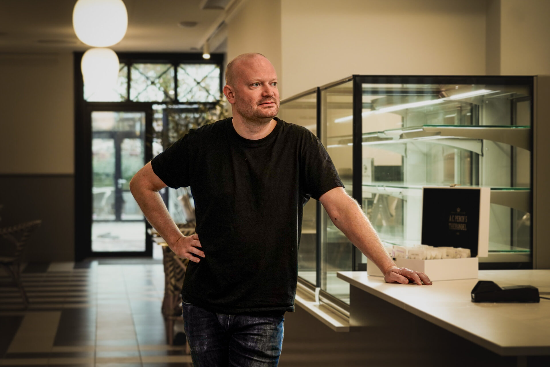 Mark Mikkelsen ser frem til at tage imod kunderne i Guldægget i Kongensgade. Foto: Fjodor Pedersen.