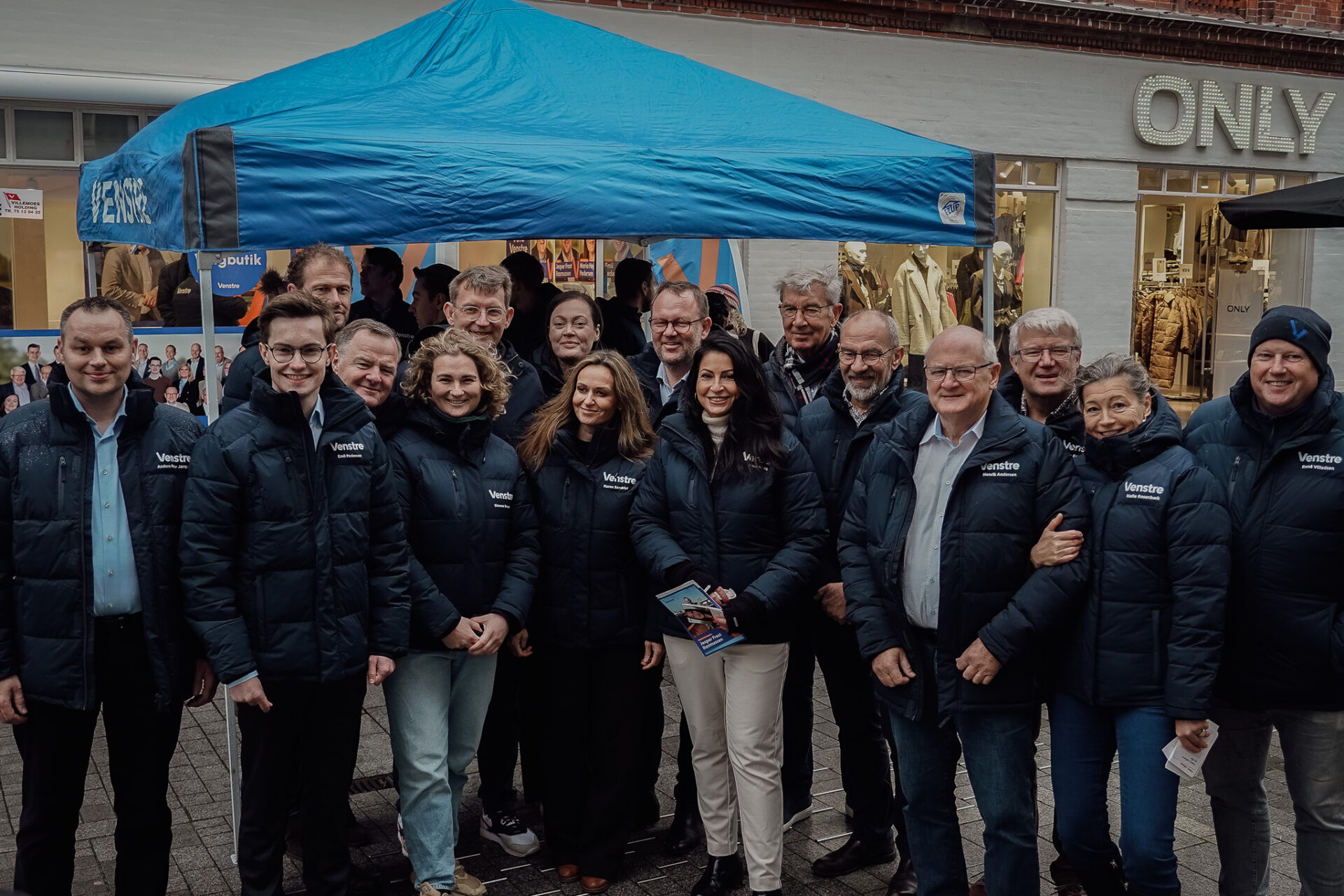 Næsten hele Venstres kandidathold var på plads, da landsformanden kiggede forbi. Foto: Fjodor Pedersen.