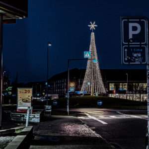 Juletræet i rundkørslen. Foto: Fjodor Pedersen.