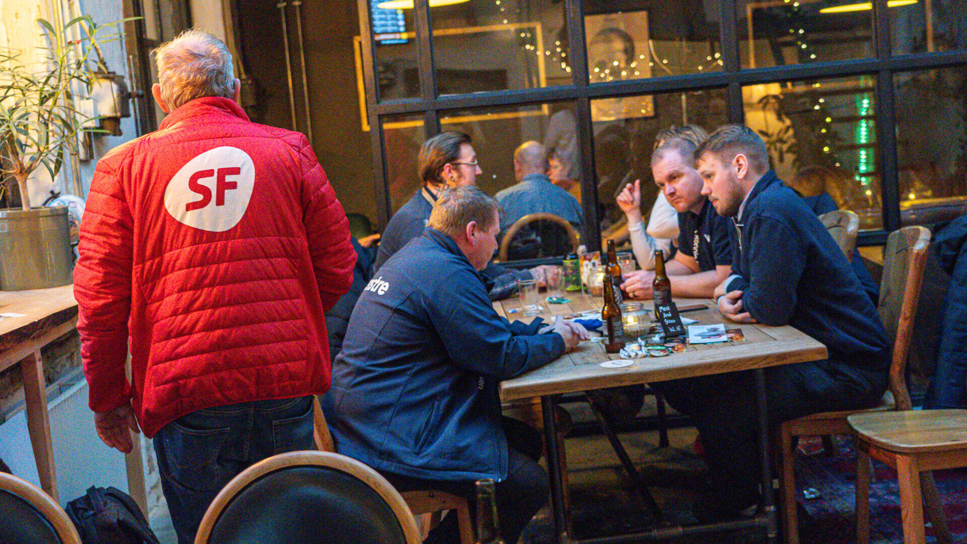 Kandidater fra forskellige partier fandt fælles fodslaw lørdag eftermiddag. Foto: Fjodor Pedersen.
