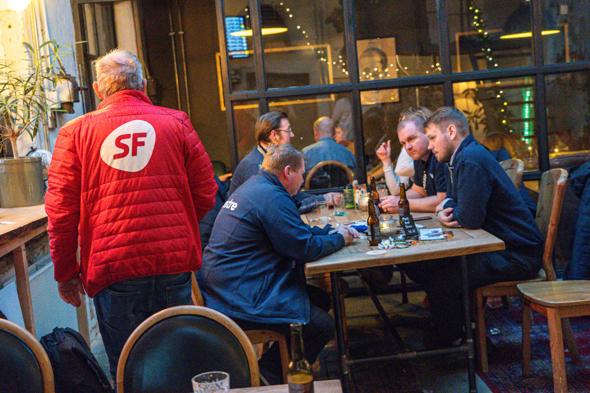 Kandidater fra forskellige partier fandt fælles fodslaw lørdag eftermiddag. Foto: Fjodor Pedersen.