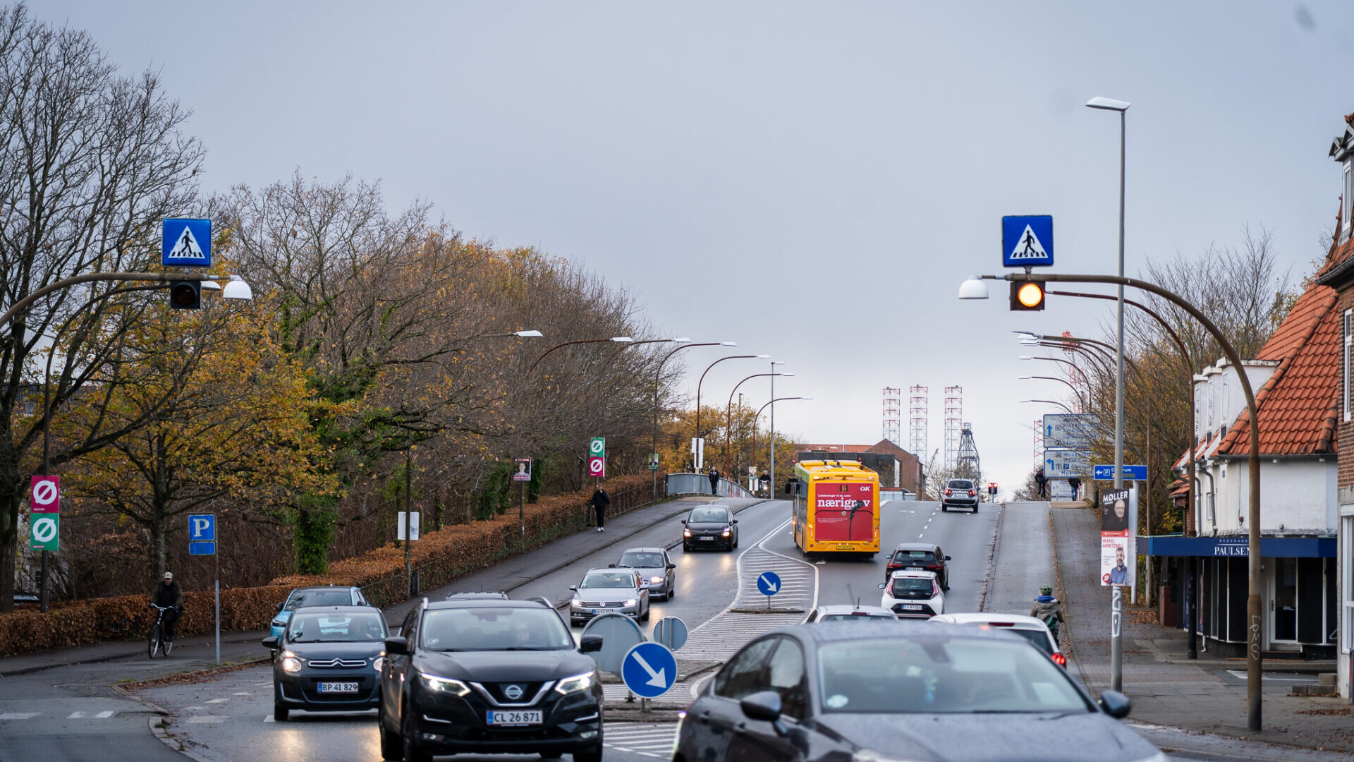 Broen over Storegade i Esbjerg (Frodesgadebroen) blev taget i brug i 1960, da den nye jernbanebro blev åbnet den 21. december. Den erstatte en ældre, oprindelig bro fra 1903, der var en del af den oprindelige niveauoverskæring mellem Storegade og Jernbanegade. Foto: Fjodor Pedersen.
