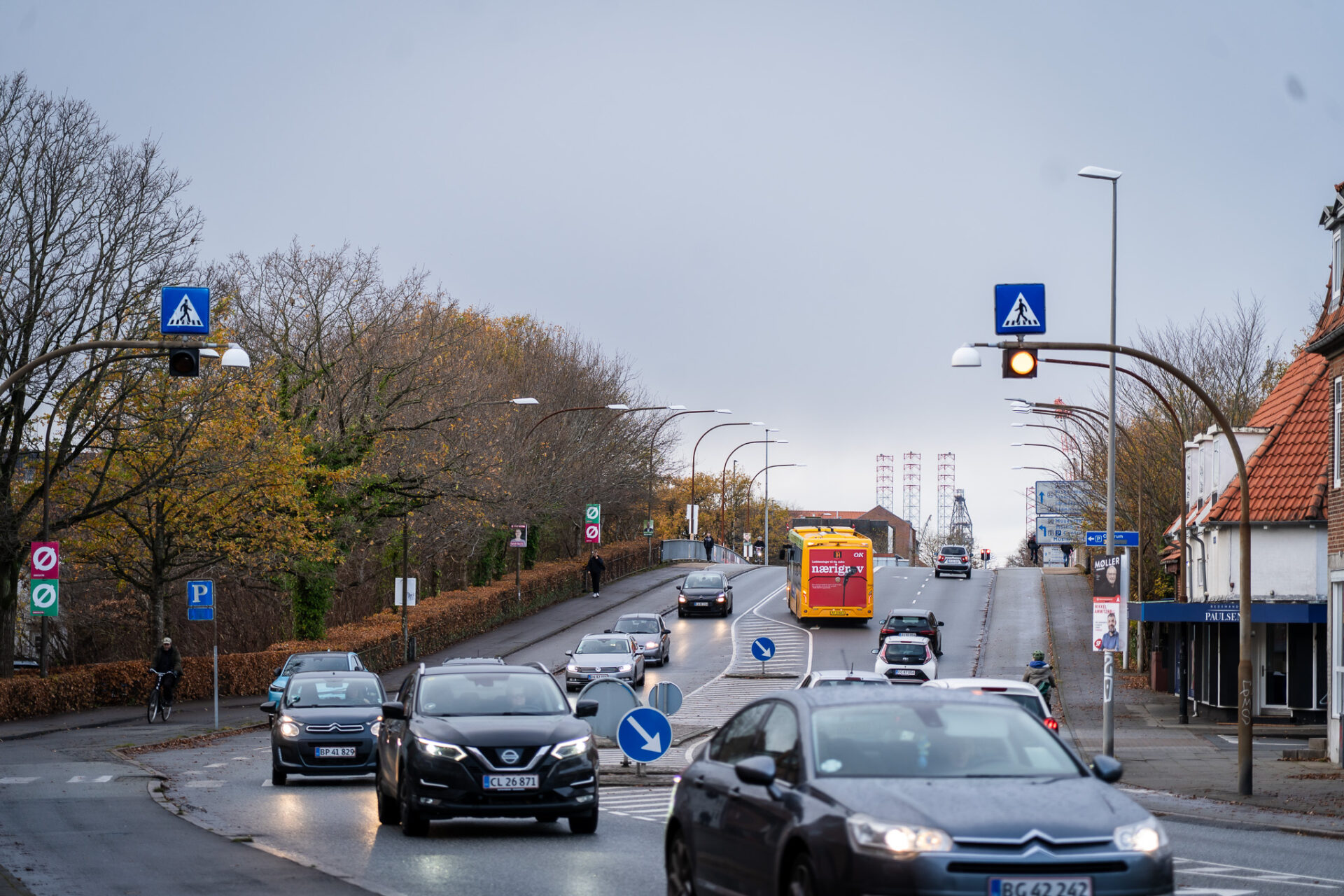 Broen over Storegade i Esbjerg (Frodesgadebroen) blev taget i brug i 1960, da den nye jernbanebro blev åbnet den 21. december. Den erstatte en ældre, oprindelig bro fra 1903, der var en del af den oprindelige niveauoverskæring mellem Storegade og Jernbanegade. Foto: Fjodor Pedersen.
