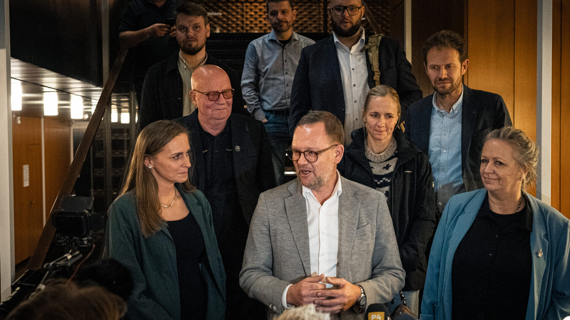 May-Britt Andrea Andersen, K, (tv) og Susanne Dyreborg, DD, her på hver side af borgmester Jesper Frost Rasmussen, V, har begge fået en udvalgsformandspost. Foto: Fjodor Pedersen.
