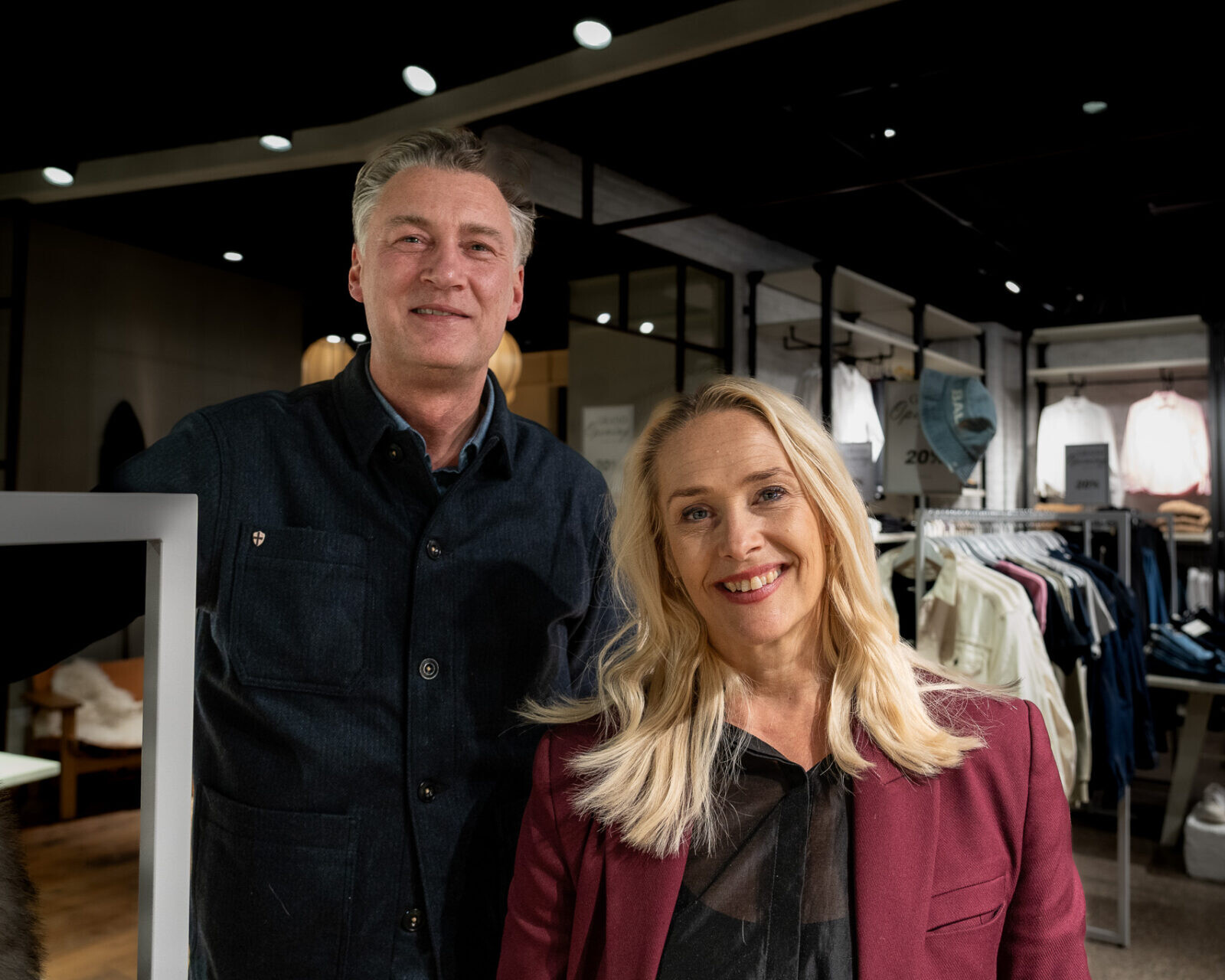 Ole Vium Pedersen og butikschef Mette Kirstein kunne torsdag åbne Coast på ny adresse. Foto: Fjodor Pedersen.