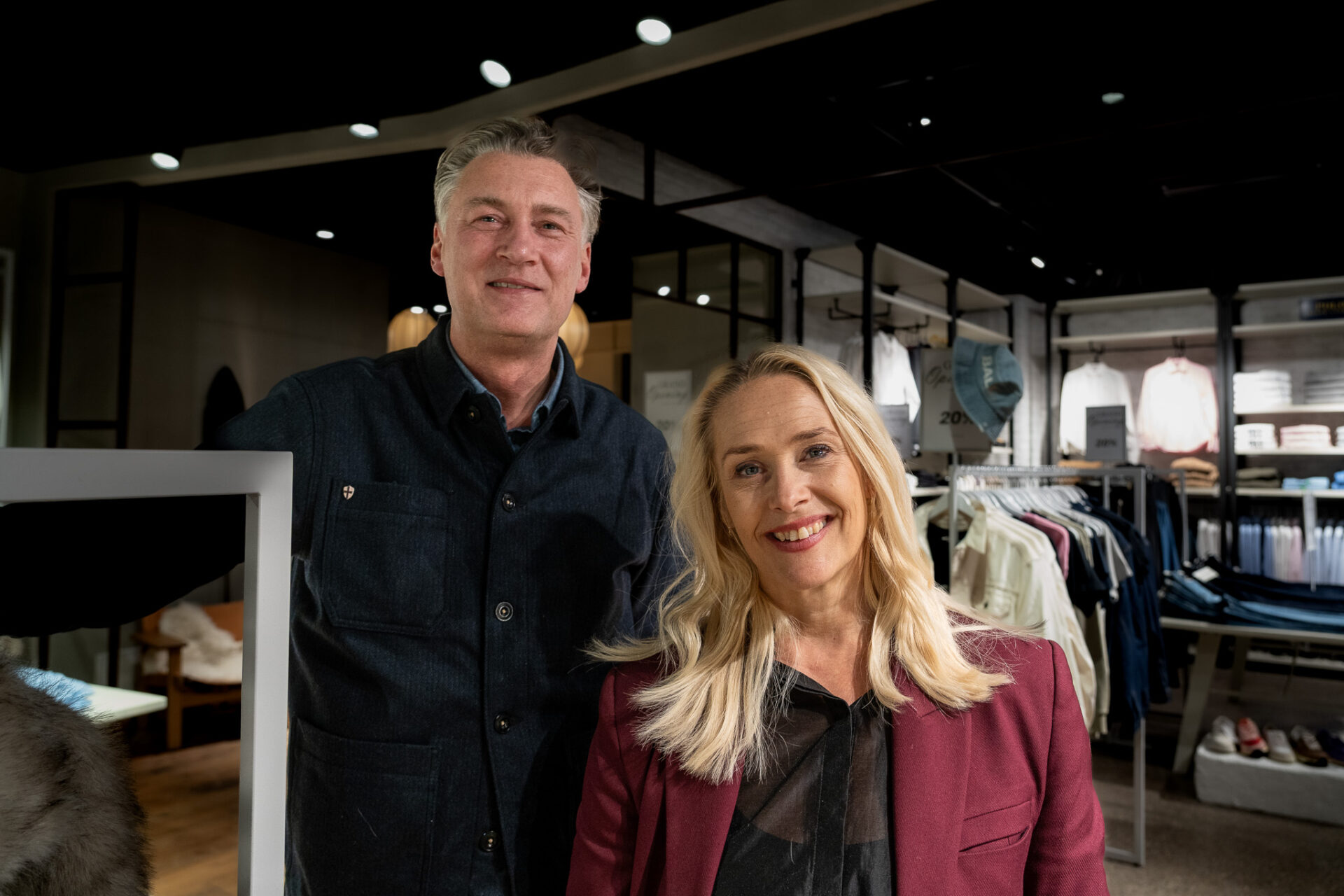 Ole Vium Pedersen og butikschef Mette Kirstein kunne torsdag åbne Coast på ny adresse. Foto: Fjodor Pedersen.