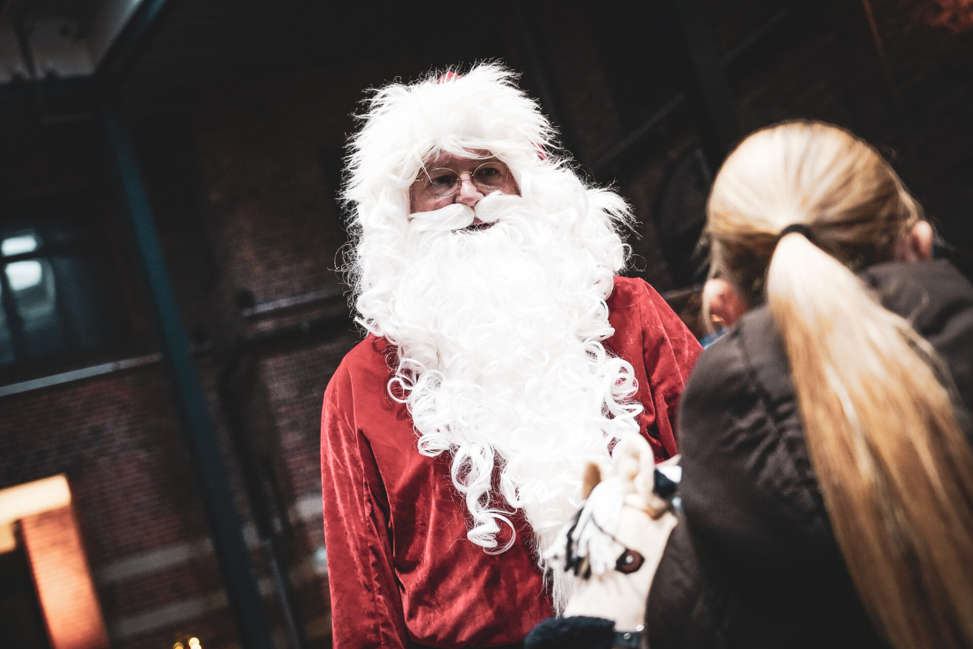 Julemanden kiggede - naturligvis - også forbi Tobakken og Skabt til mange børns store tilfredshed. Foto: Fjodor Pedersen.