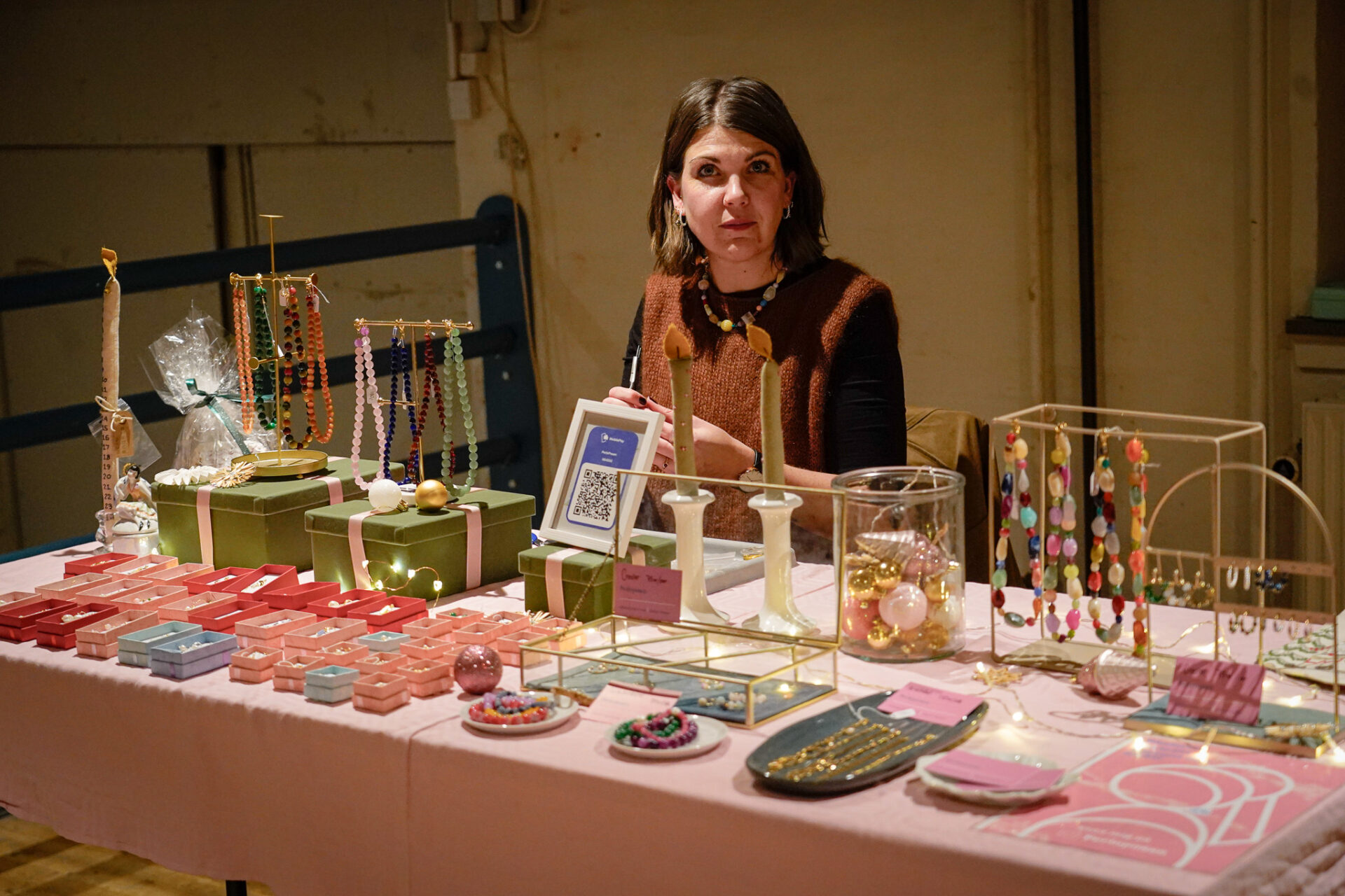 Håndlavede smykker er ofte et hit under juletræet. Foto: Fjodor Pedersen.