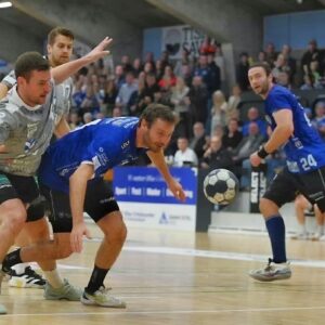 Der blev kæmpet om hver eneste bold i RIbe Fritidscenter. Foto: Marc Andersen.