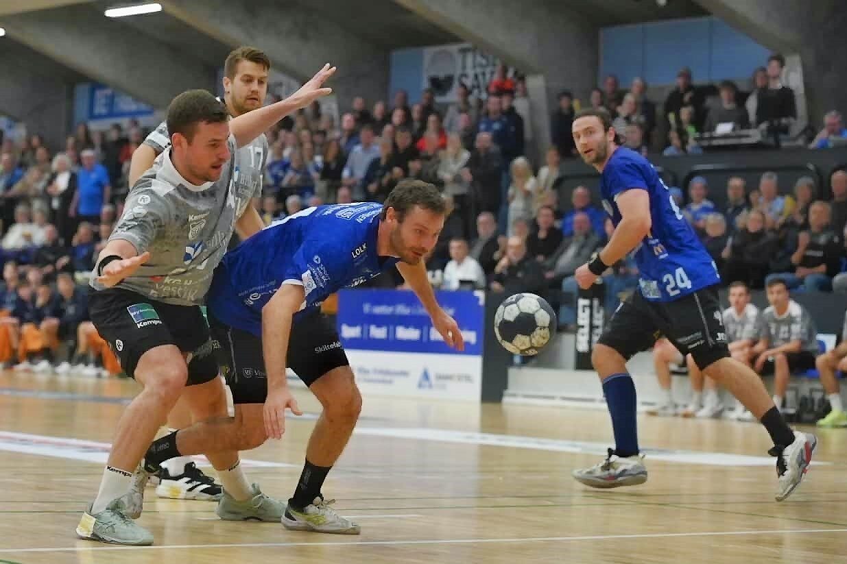 Der blev kæmpet om hver eneste bold i RIbe Fritidscenter. Foto: Marc Andersen.