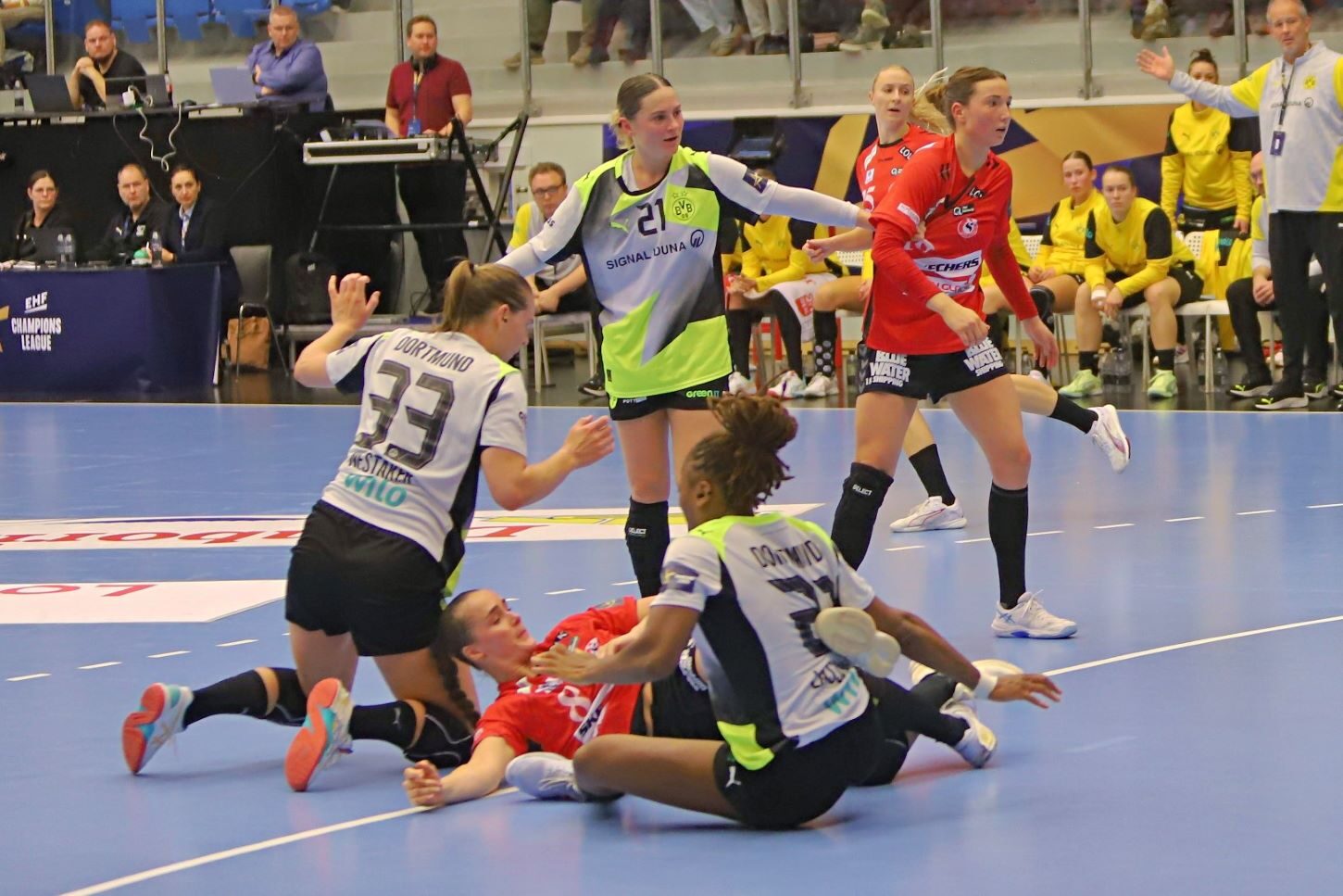 Der blev tacklet igennem. Foto: Johnny Tauman.