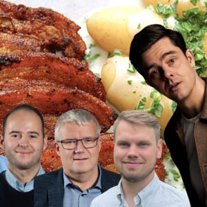 Rasmus Rasmussen (S), Dino Selimovic (K), Hans Erik Andersen (V) og Tobias Wittendorf (RV) stiller op til debat med Michael Schøtt på Jerne Kro. Pressefotos.