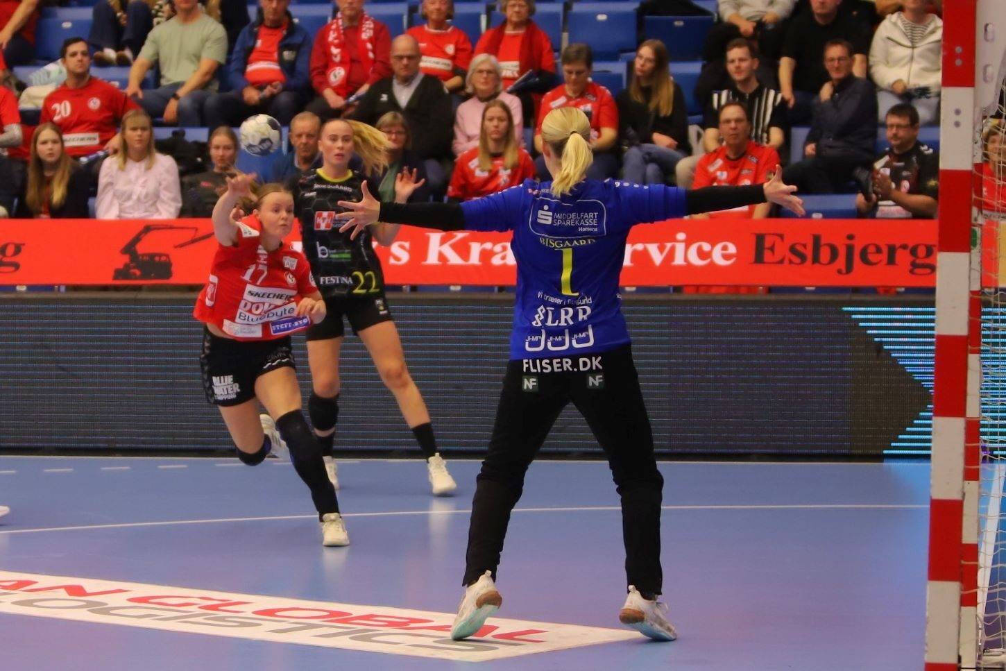 Elin Hansson har fået fuld spilletid på venstre fløj