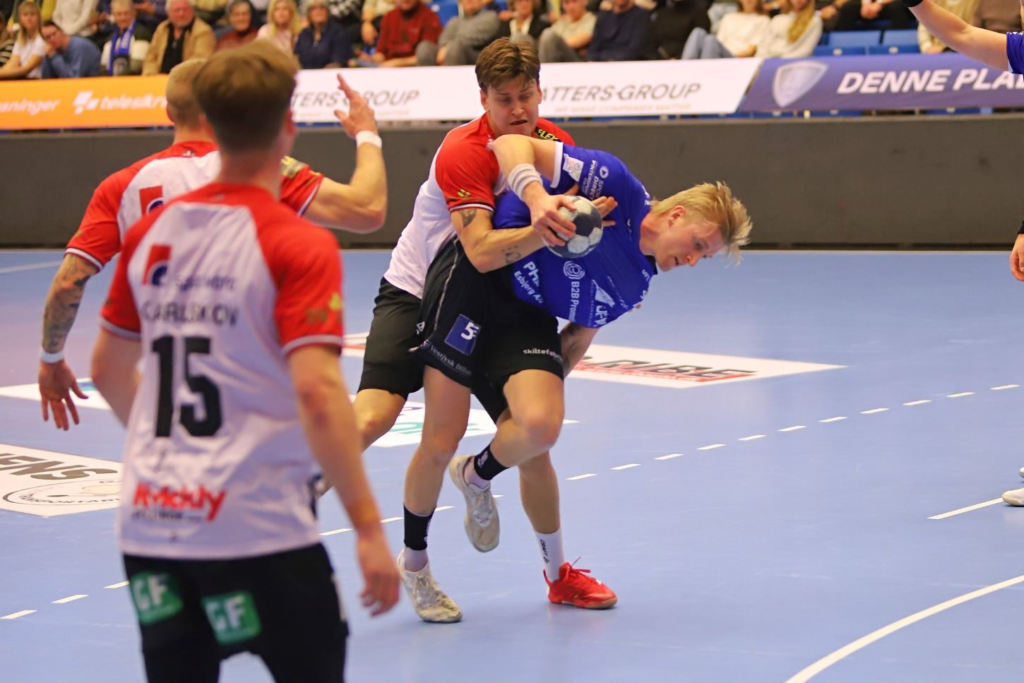 Elvar kan ikke rykke sig fri. Foto: Johnny Tauman.