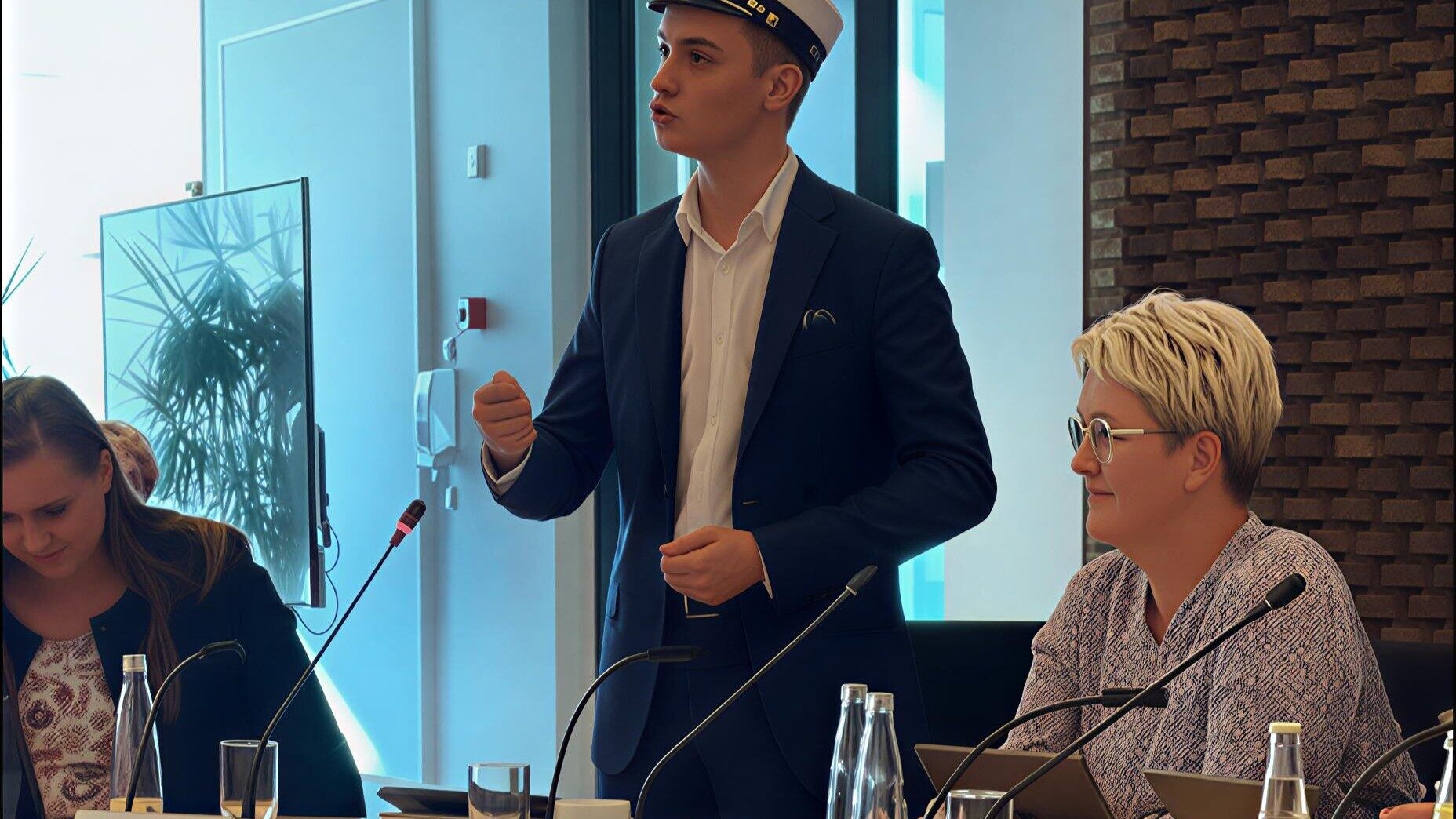 Fra Emil Pedersens første byrådsmøde - som nyudklækket student. PR-foto.