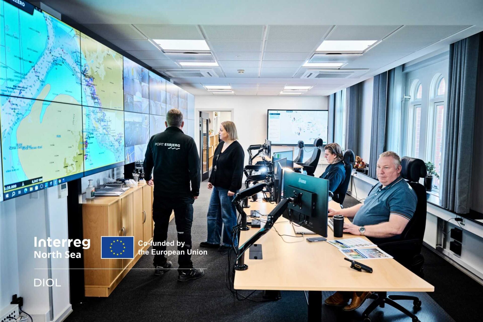 Det moderniserede kontrolrum samler alle systemer ét sted, så havnevagten kan styre trafik, sikkerhed og operationer i realtid.