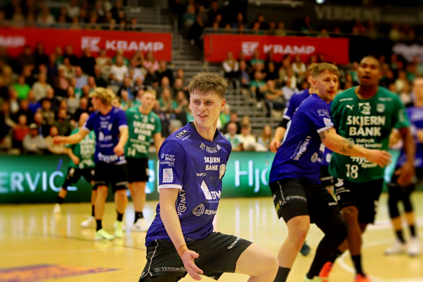 Mads har opnået fast plads på ligaholdet - og gør det godt fra fløjen. Foto: Johnny Tauman.