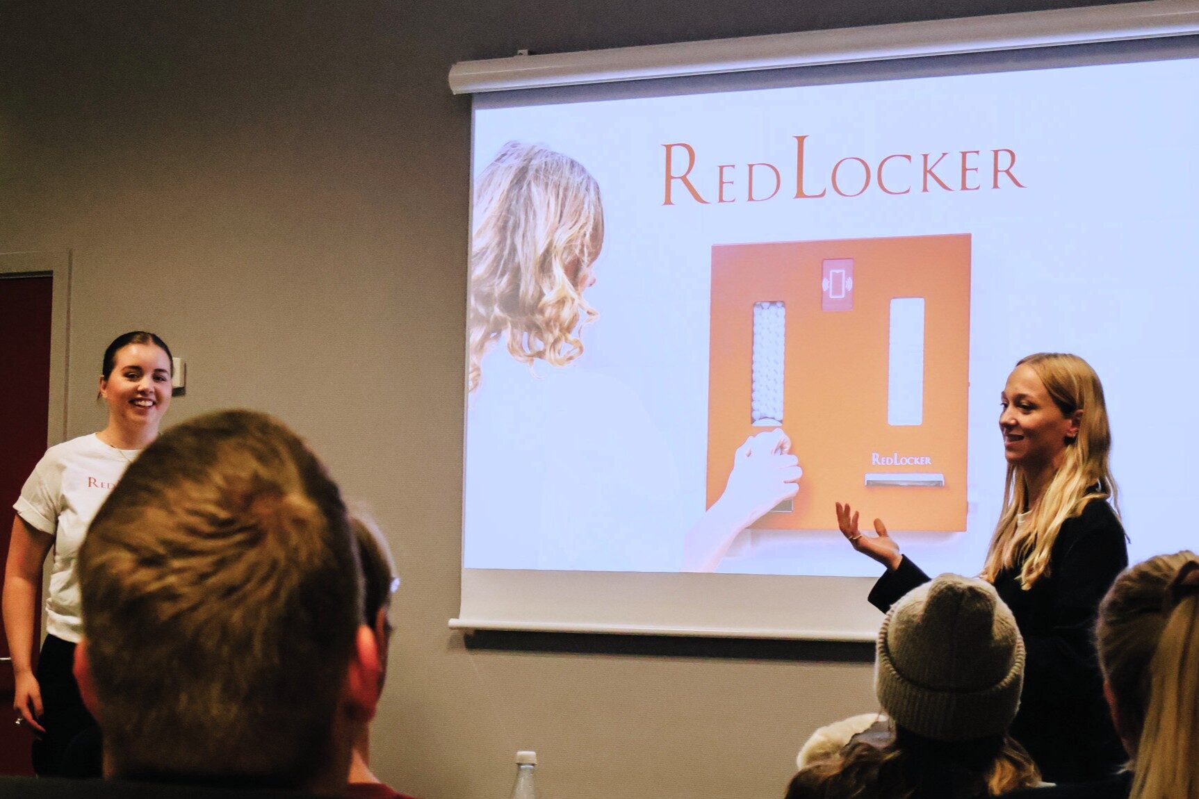 Den svenske virksomhed RedLocker har siden 2018 stået i spidsen for en vigtig bevægelse – gratis menstruationsbeskyttelse. I dag er de en hurtigt voksende virksomhed, der med deres produkt forsøger at gøre verden mere retfærdig for mennesker med menstruation. Privatfoto.