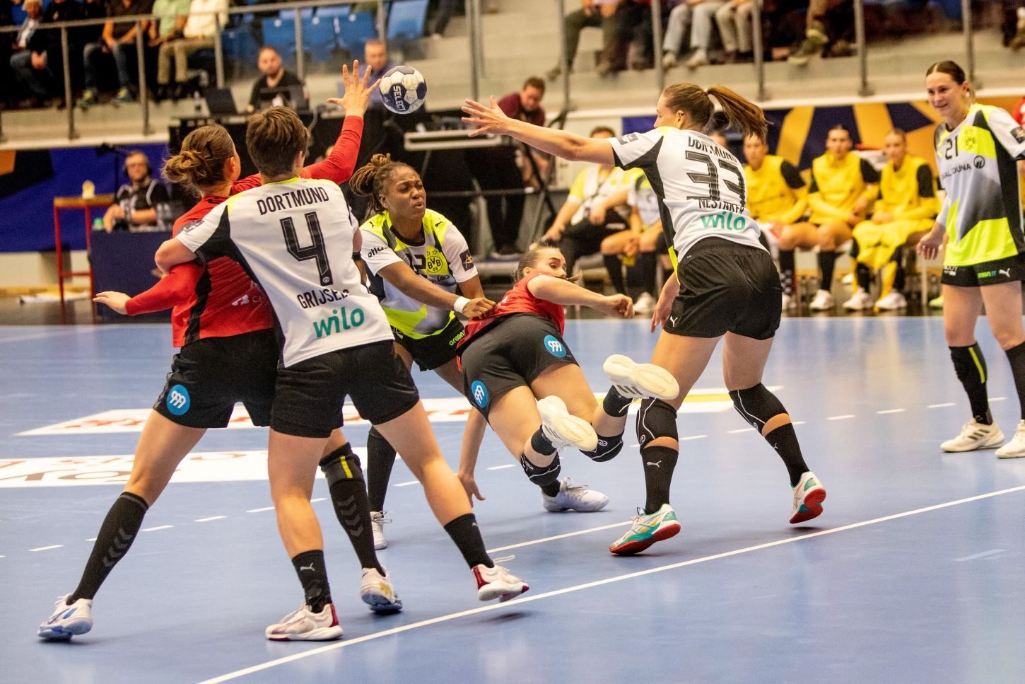 Live Deila har mange forskellige skudprofiler - denne gav nu ikke mål eller en assist. Foto: Johnny Tauman.