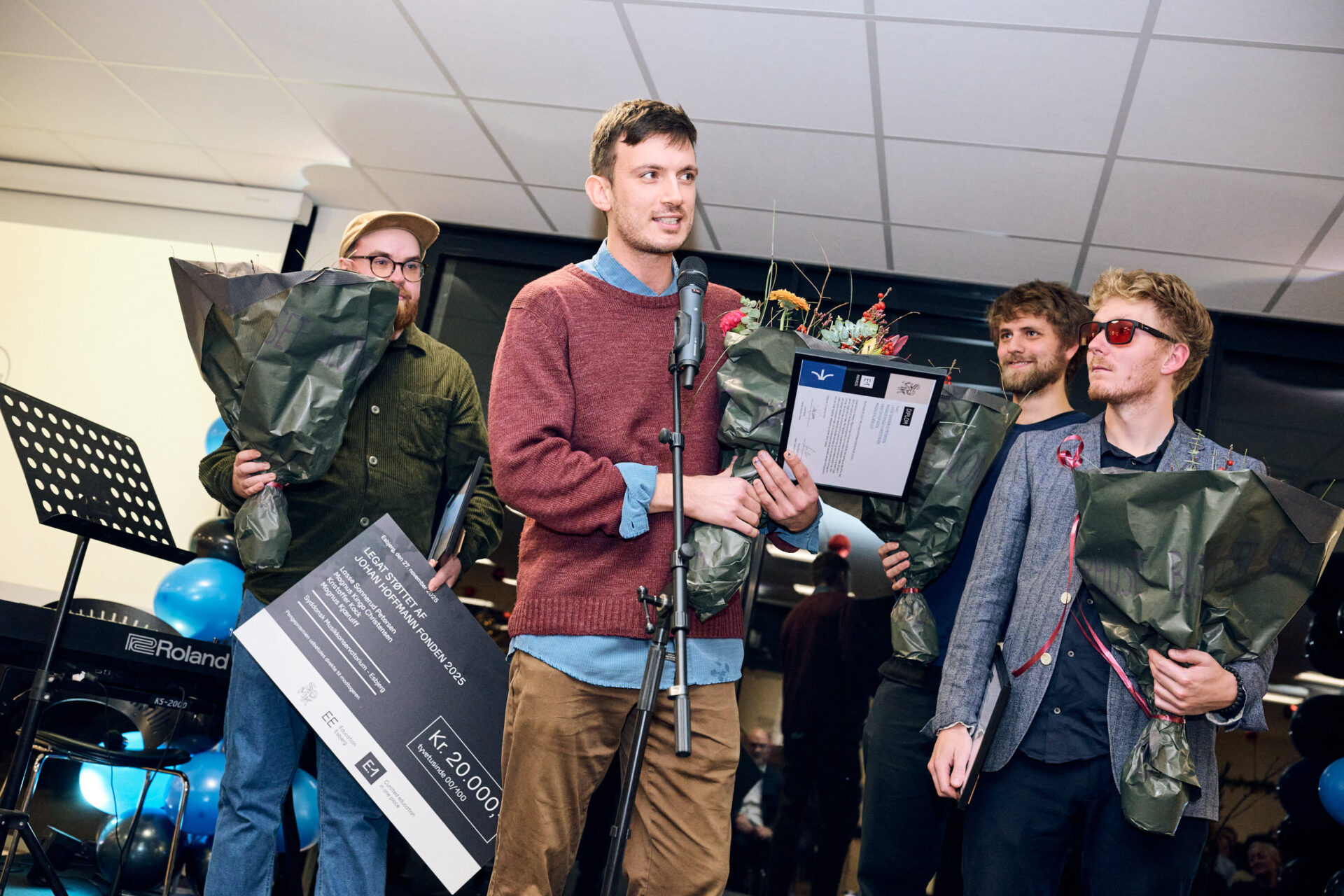 SDMK-prismodtagere modtager årets faglige legater sammen med fondens repræsentanter.