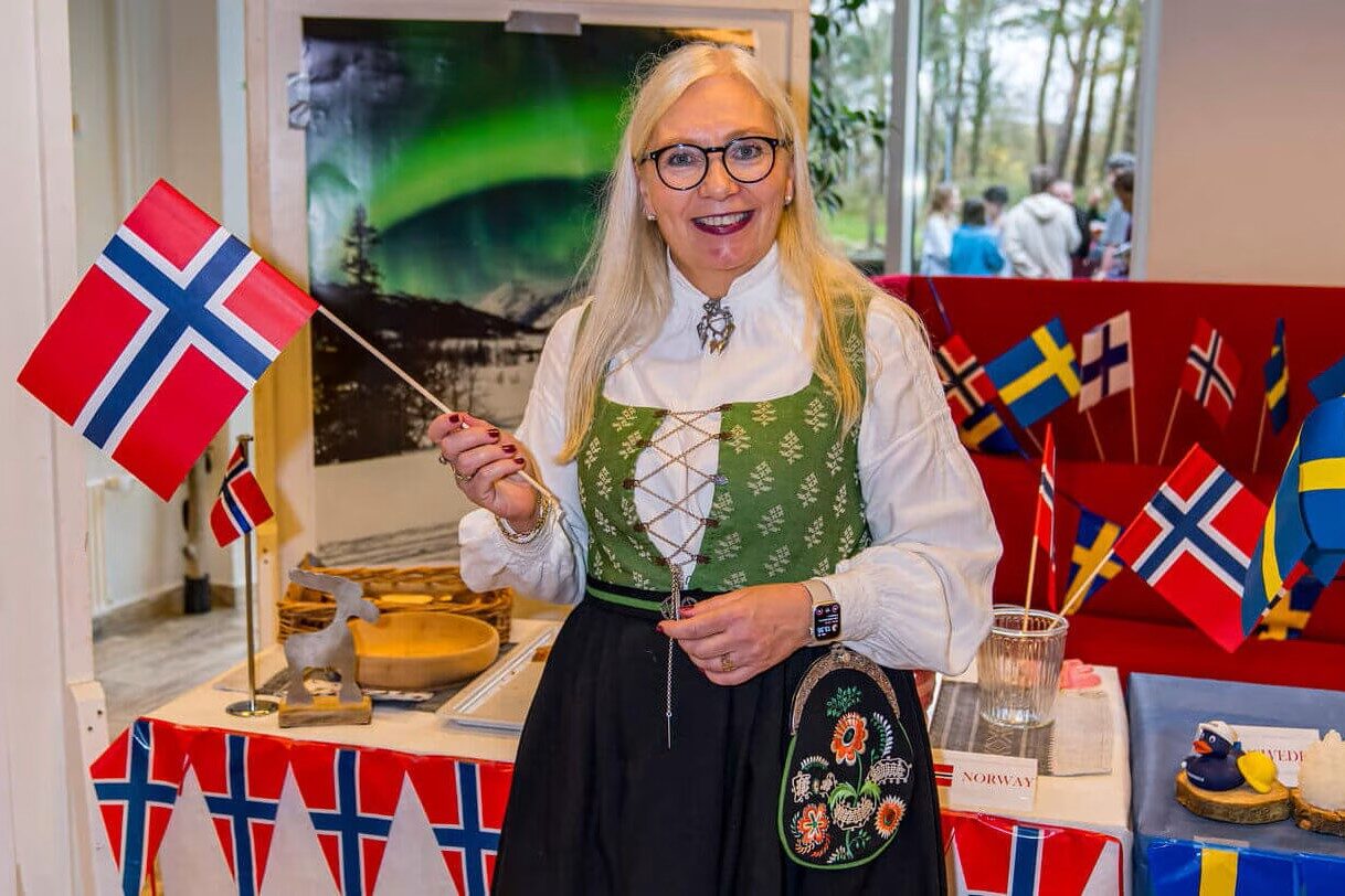 Undervisere og elever fra 25 lande var med til International Day på EASV i 2024. Foto: Kim Thøisen.