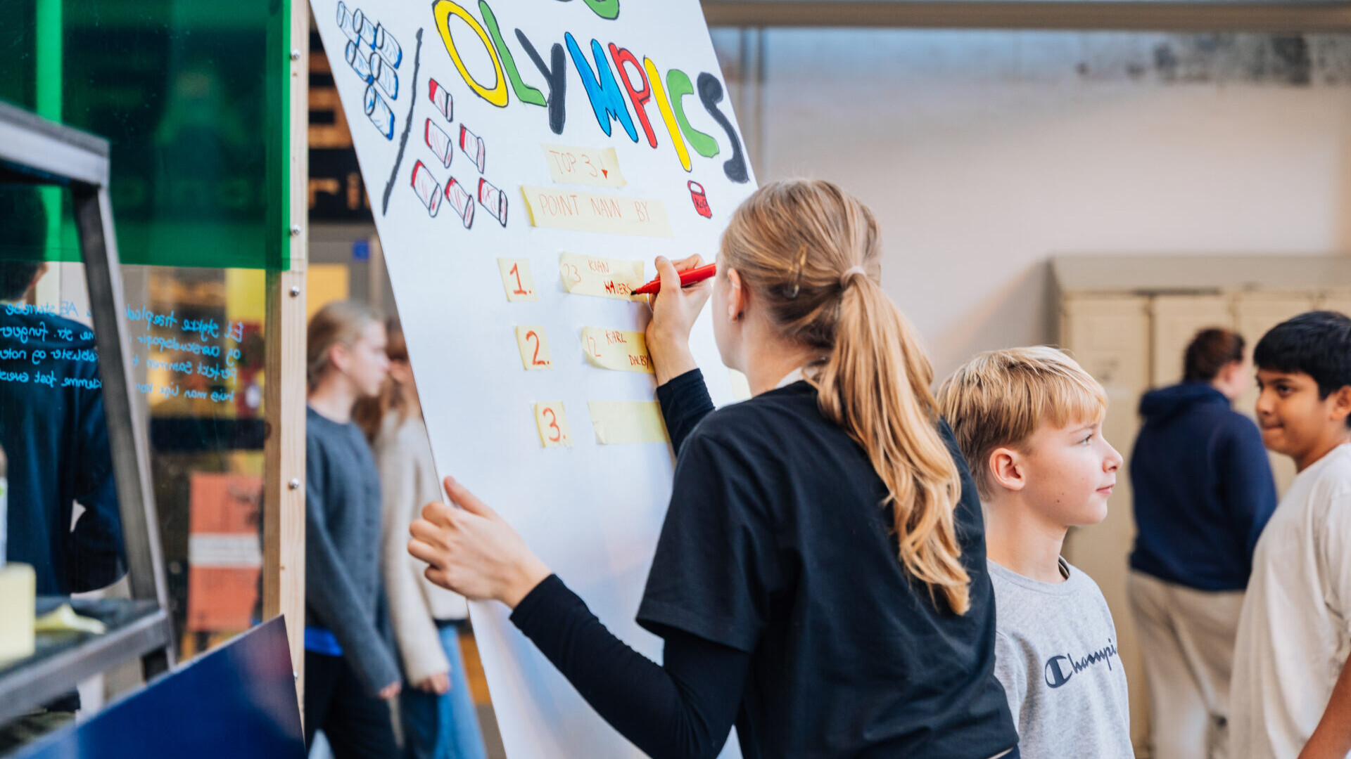 Finalen i Vestdanmark byder på masser af kreativitet, samarbejde og bæredygtige idéer, når elever fra hele regionen samles i DGI-Huset i Vejle for at dyste om Verdís Bæredygtighedspris Junior 2025.