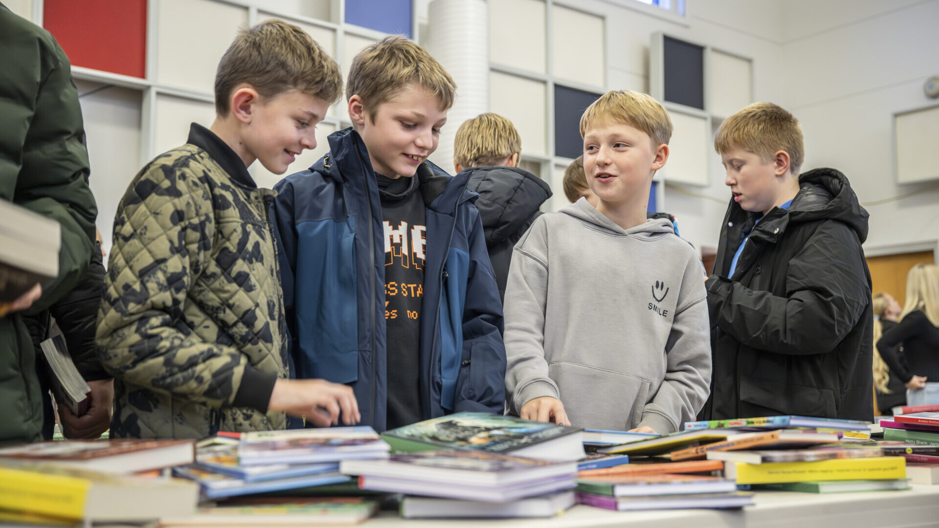 Bogfernisering på Vitaskolen. Foto: Esbjerg Kommune.